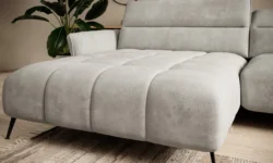 Nowoczesna sofa tapicerowana Cavani w stylowym salonie z jasnymi ścianami i drewnianą podłogą