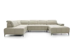 Nowoczesna sofa tapicerowana Focus XL w jasnoszarym kolorze w stylowym wnętrzu