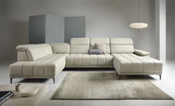Nowoczesna sofa Focus XL w jasnoszarym kolorze w stylowym salonie
