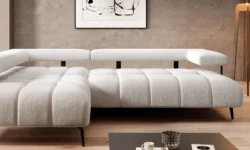 Nowoczesna sofa tapicerowana Magnetic L4 w jasnoszarym kolorze na tle stylowego wnętrza