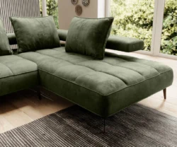 Nowoczesna sofa Montella XL6 w jasnoszarym kolorze na tle minimalistycznego wnętrza
