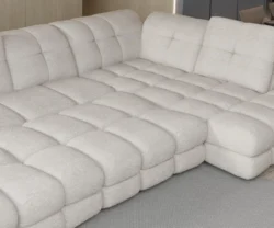 Nowoczesna sofa Tollo XL w jasnym kolorze na tle minimalistycznego wnętrza
