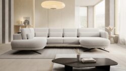 Nowoczesna sofa Ilusio XL Now or Never w jasnym kolorze na tle stylowego wnętrza