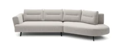 Nowoczesna sofa Lorna Cosmo w jasnym kolorze na białym tle w sklepie Meble Wawrzyniak