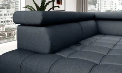 Nowoczesna sofa Baggio w jasnoszarym kolorze w stylowym wnętrzu salonu