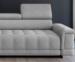 Nowoczesna sofa Campo L w jasnoszarym kolorze na tle jasnego wnętrza