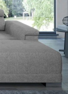 Nowoczesna sofa Campo XL w jasnym odcieniu, idealna do stylowego salonu