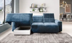 Nowoczesna sofa Colombo Mini w jasnoszarym kolorze na tle jasnego wnętrza