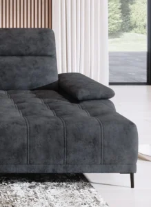 Nowoczesna sofa tapicerowana Focus Mini w jasnoszarym kolorze na białym tle