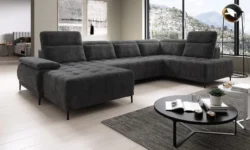 Nowoczesna sofa tapicerowana Focus XL w jasnym salonie z dużym oknem