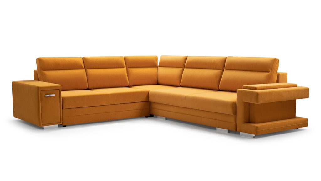 Narożnik rozkładany A2 w tkaninie Matt Velvet-48 z chromowanymi nóżkami i poduszkami w nowoczesnym wnętrzu