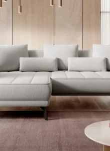 Stylowa sofa Giotto w jasnoszarym kolorze na tle nowoczesnego wnętrza