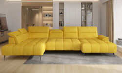 Nowoczesna sofa Montana w jasnoszarym kolorze na tle minimalistycznego wnętrza