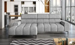 Nowoczesna sofa Plaza Mini w jasnym kolorze na tle minimalistycznego wnętrza