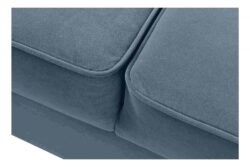 Nowoczesna sofa Bragi w jasnoszarym kolorze w stylowym salonie