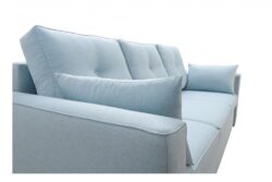 Nowoczesna sofa Torsten w jasnoszarym kolorze na tle minimalistycznego wnętrza
