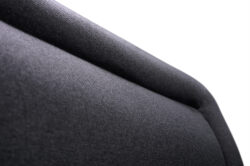 Narożnik rozkładany Daver w tkaninie Inari-94 z pikowanymi zagłówkami i chromowanymi nóżkami