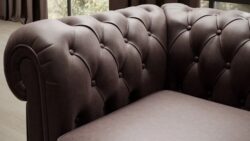 Sofa Chesterfield 2 osobowa z pikowaną tapicerką ze skóry naturalnej w klasycznym stylu angielskim