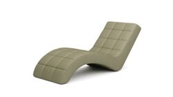 Szezlong LAGUNA w tkaninie Letto-38 w jasnym kolorze na białym tle, nowoczesny i wygodny