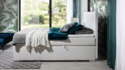 Łóżko kontynentalne Bolero 140x200 w tkaninie Soft-17 z wysokim tapicerowanym zagłówkiem i pojemnikami na pościel