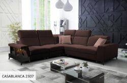 Narożnik nierozkładany Belutti III w tkaninie Casablanca-2301 o nowoczesnym designie i metalowych nóżkach
