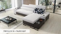 Narożnik rozkładany Melody I Mini w tkaninie Freya-210.18 i Tauro 8207 z regulowanymi zagłówkami i barem