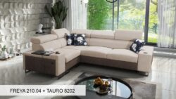 Narożnik rozkładany Melody II w tkaninie Freya-210.18 i Tauro 8207 z regulowanymi zagłówkami i barem