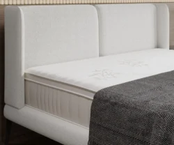 Łóżko tapicerowane Tessina 140x200 z wysokim zaokrąglonym zagłówkiem i metalowymi nóżkami