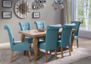 Stół z forniru MDF o naturalnym usłojeniu drewna w nowoczesnym wnętrzu