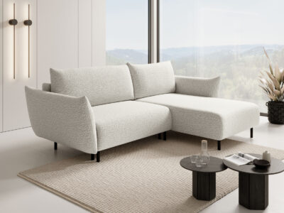 Narożnik rozkładany Adel z dużymi poduszkami i czarnymi metalowymi nogami w nowoczesnym salonie